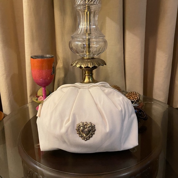 Dolce & Gabbana Cream Bag with Gold Accent - Picture 3 of 16